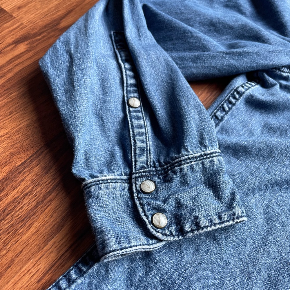 Distressed pearl button Denim shirt - Picture 7 of 8